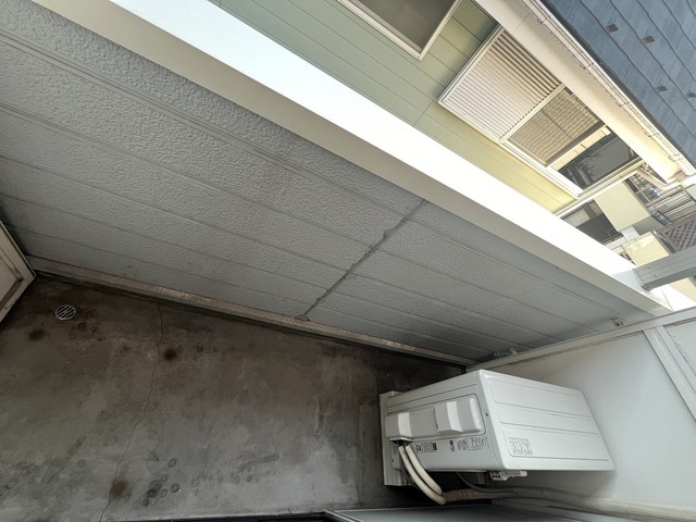 バルコニー　お天気のいい日は外干しもできますね！！