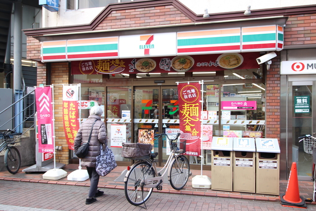 コンビニ　セブンイレブン雪が谷大塚駅前店（コンビニ）まで991m
