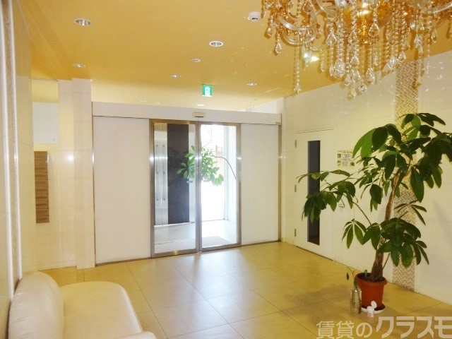 ロビー　ロビーがどこかのホテルのような綺麗さです。