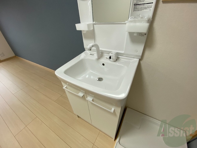 洗面設備　洗面は独立になっているので忙しい朝もばっちりですね。