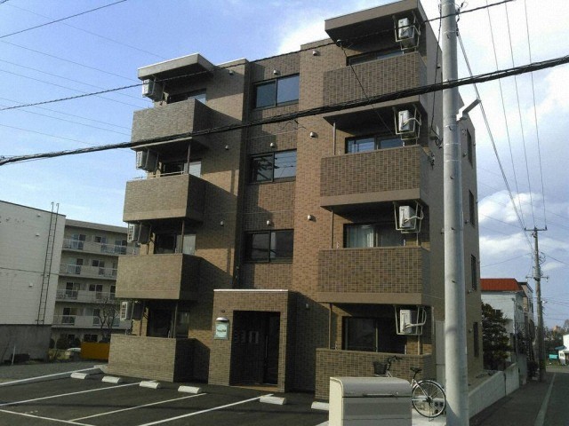 北海道札幌市豊平区平岸四条１７（マンション）の賃貸物件の外観