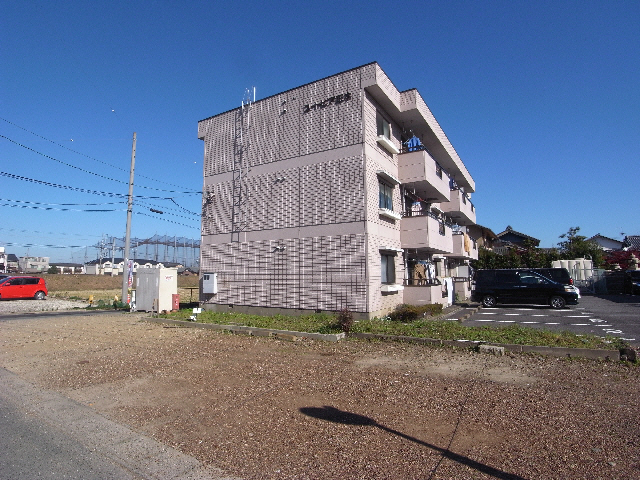 【羽島市正木町曲利のマンションの建物外観】