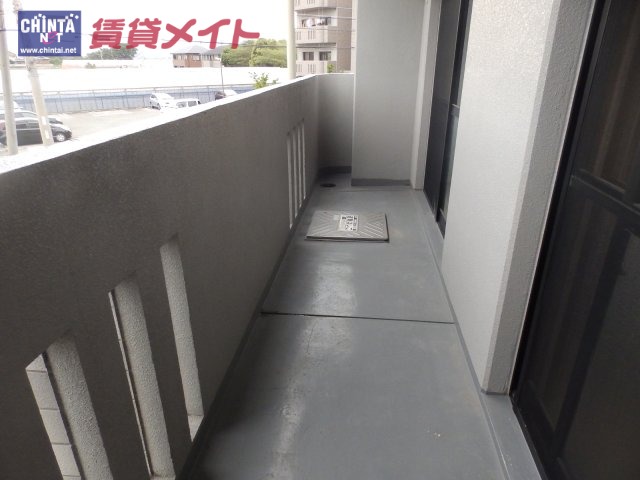 【伊勢市御薗町上條のマンションのバルコニー】