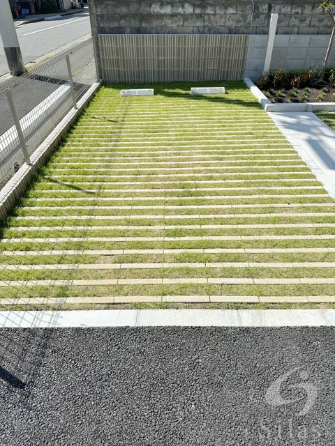 【西宮市若草町のマンションの駐車場】