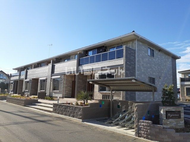 【龍ケ崎市藤ケ丘のアパートの建物外観】