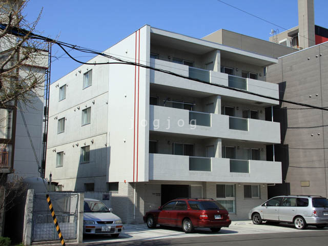 【札幌市豊平区豊平一条のマンションの建物外観】