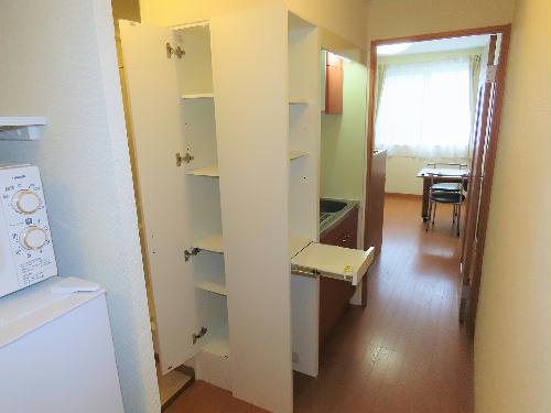 キッチン　キッチン周りも収納が豊富です