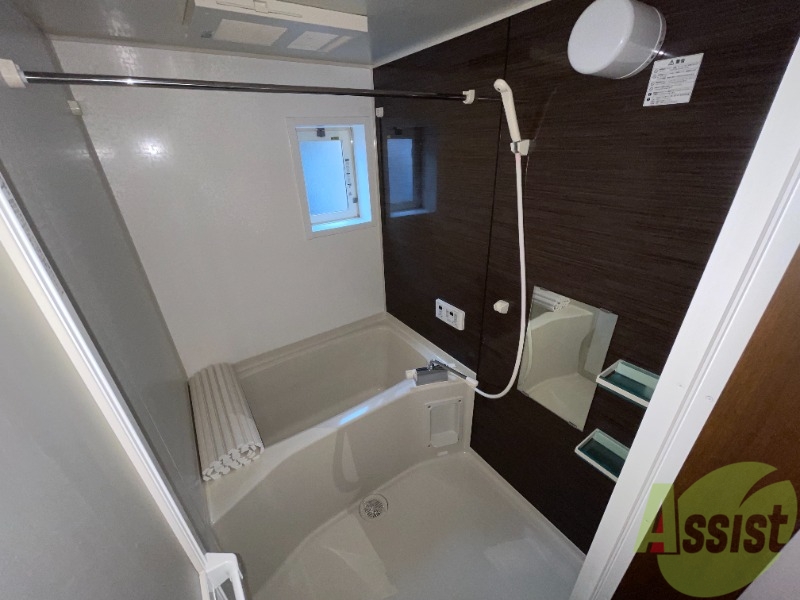 バス・シャワールーム　落ち着きのある浴室です。１日の疲れを癒してもらいましょう。