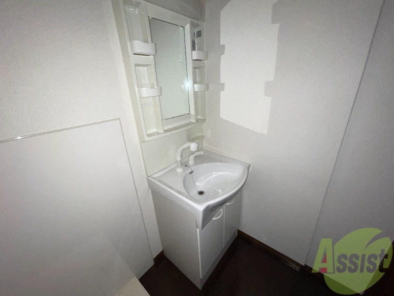 洗面設備　洗面台は独立しています。こちらで身支度できますよ。