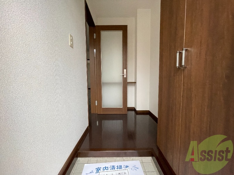 玄関　玄関から撮影しました。広々としていますね。