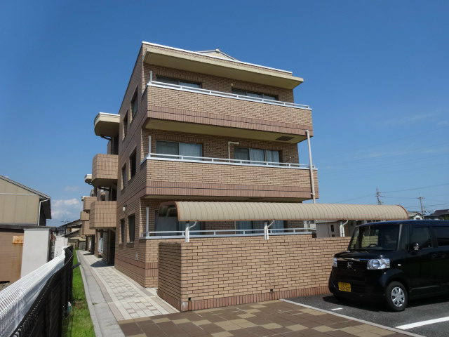 守山市伊勢町のマンションの建物外観