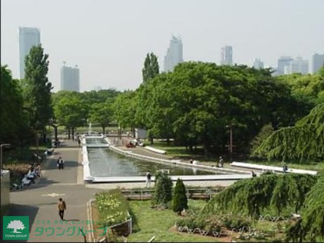 【港区北青山のマンションの公園】