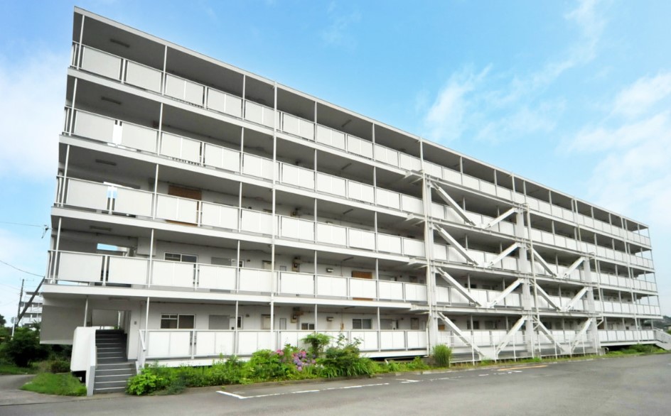 【ビレッジハウス川井宿4号棟の建物外観】