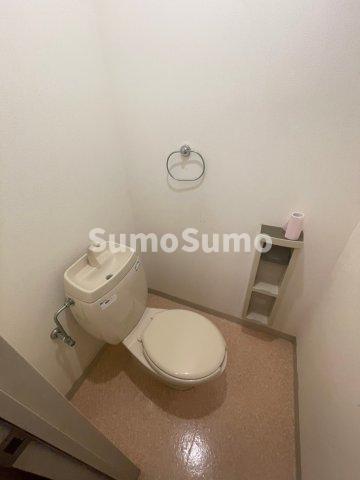 トイレ　落ち着いた色調のトイレです