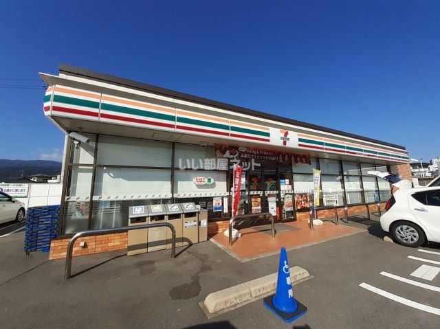 コンビニ　セブン-イレブン 鳥栖加藤田町店（コンビニ）まで826m