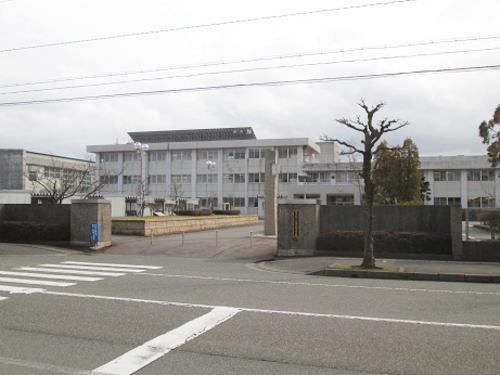 高校・高専　金津高校（高校・高専）まで950m