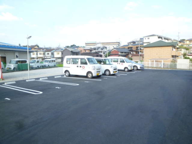 【北葛城郡河合町池部のアパートの駐車場】