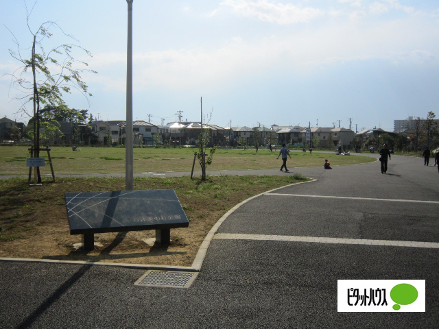 【ザ・レジデンス津田沼奏の杜　センターレジデンスの公園】