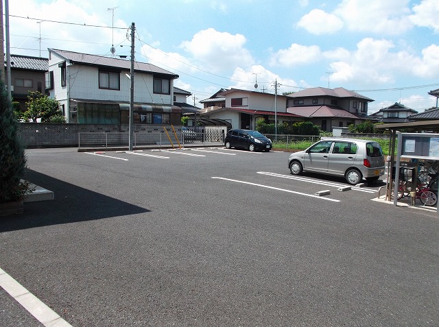 【結城市川木谷のアパートの駐車場】