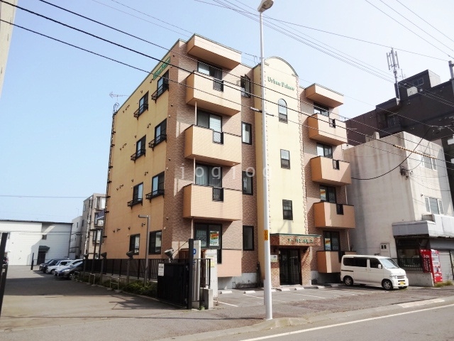 【函館市大手町のマンションの建物外観】