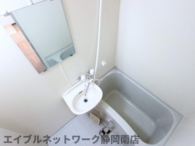 バス・シャワールーム　ゆったり過ごせるお風呂です