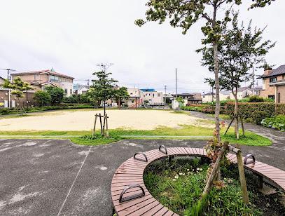 公園　六木二丁目中央公園（公園）まで300m