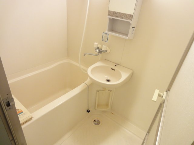 バス・シャワールーム　同物件、別号室のものです。