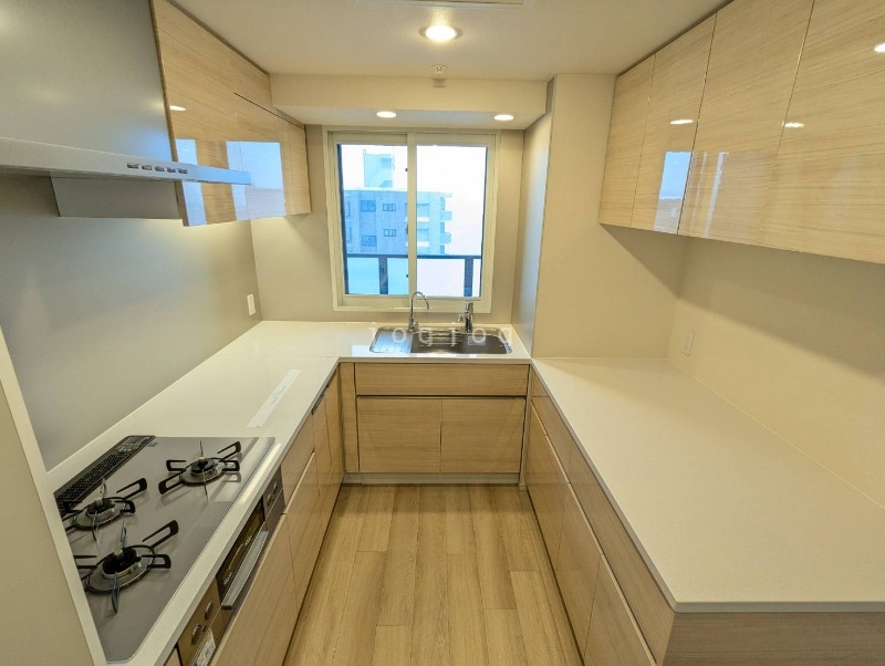 キッチン　窓有り