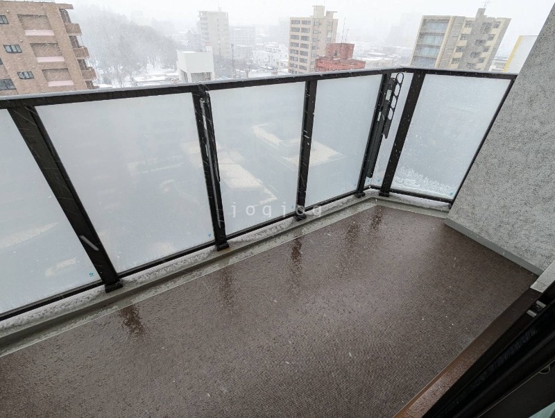 バルコニー　東西に二面有り