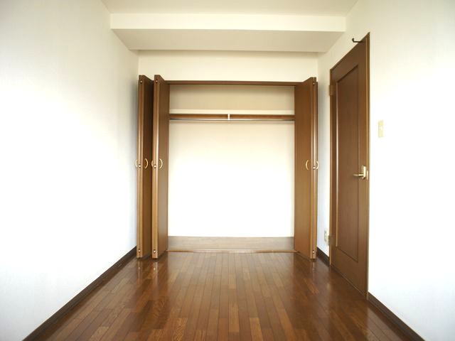 収納　充実収納付きの北側洋間です♪