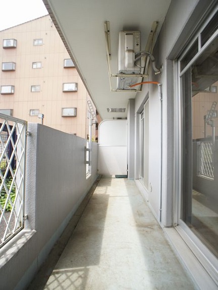 バルコニー　日当たり良好！お洗濯物がたくさん干せます♪