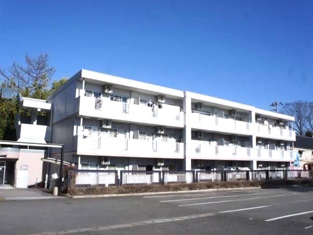 建物外観　3階建てマンションです♪