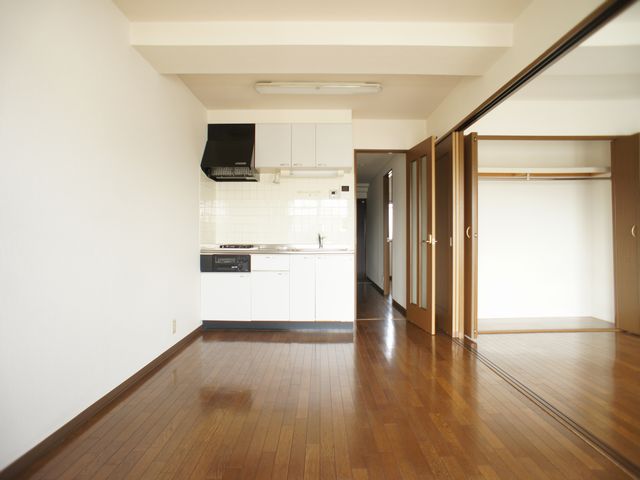 居室・リビング　お子様の様子を見ながらお料理できるオープンキッチンです♪