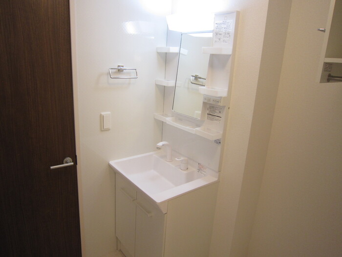 洗面設備　コンパクトで使いやすい洗面所