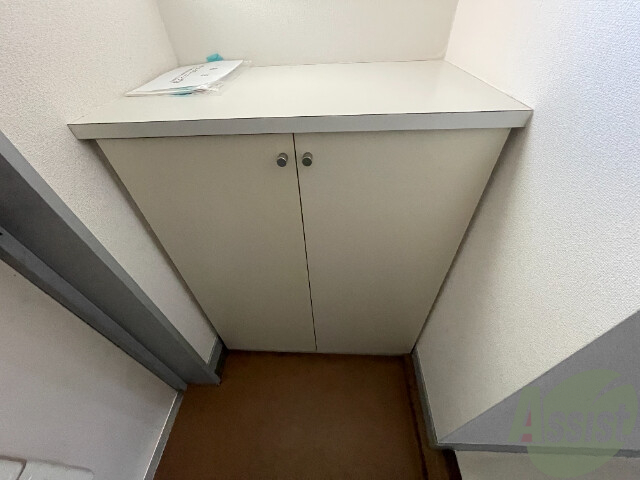 収納　シューズボックスです！隣には傘もかけられます。