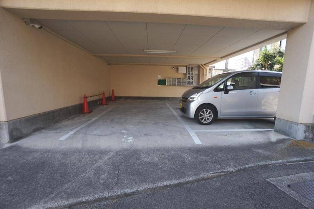 駐車場　駐車場