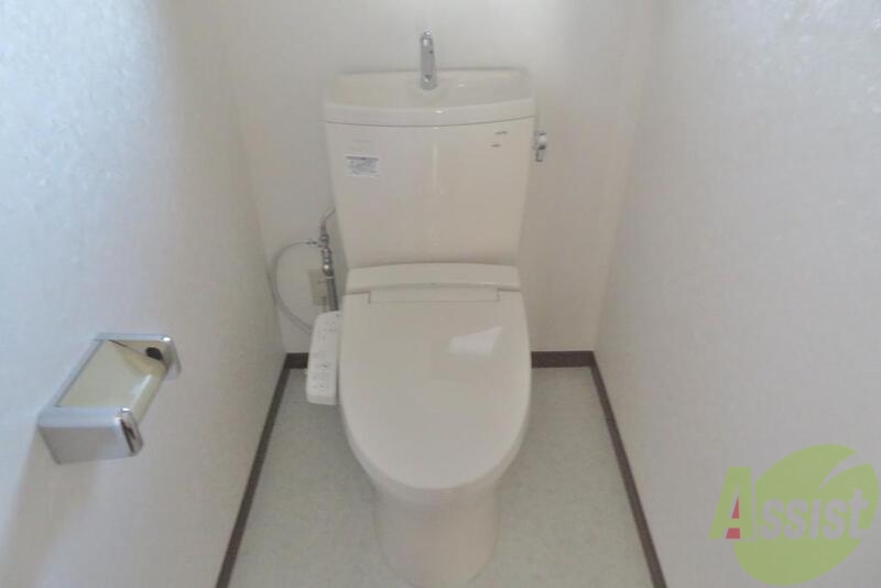 トイレ　温水洗浄便座でいつでも快適ですね。