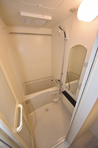 バス・シャワールーム　落ち着いた空間のお風呂です