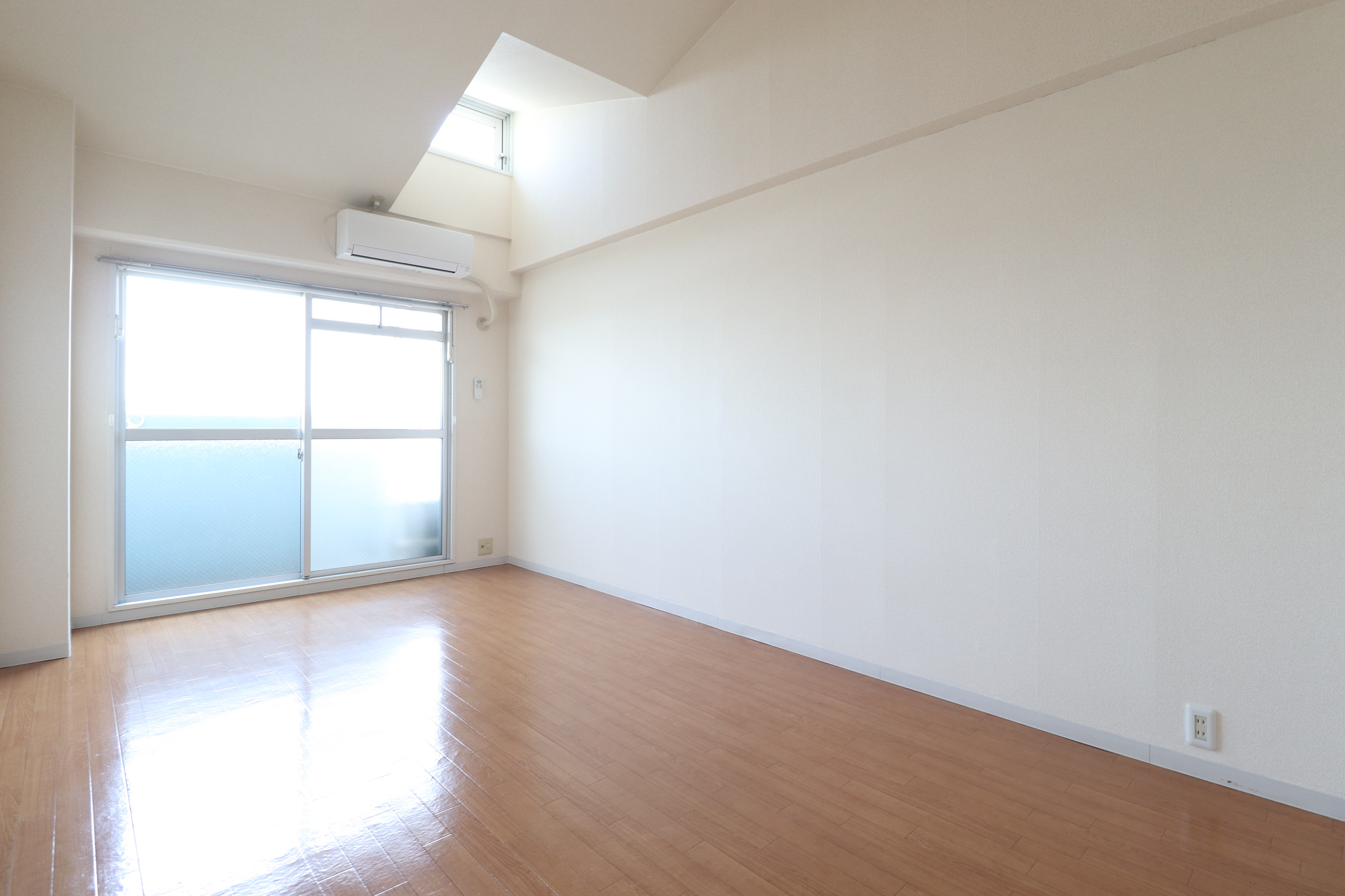 居室・リビング　9帖の洋室☆