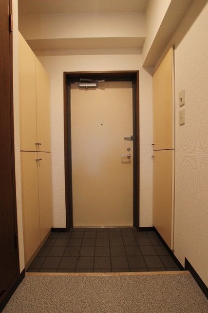 玄関　同物件別号室のものです。