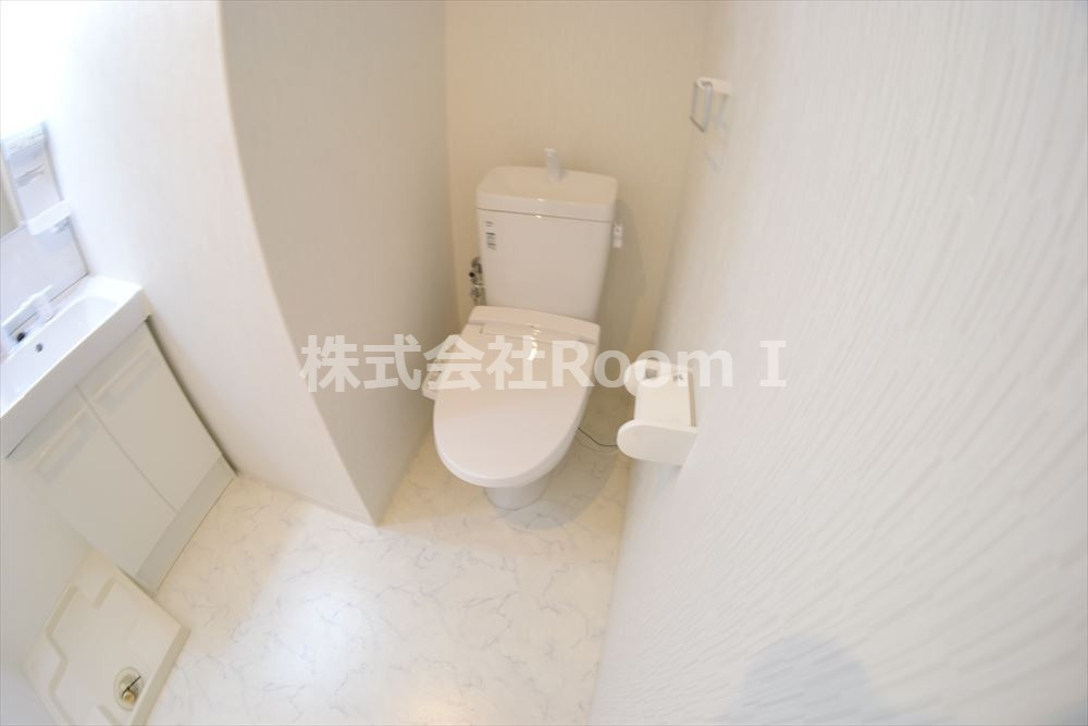 トイレ　落ち着いた色調のトイレです