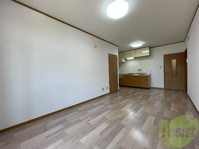 居室・リビング　リビングは、広々していて陽当たりもよさそうですね。