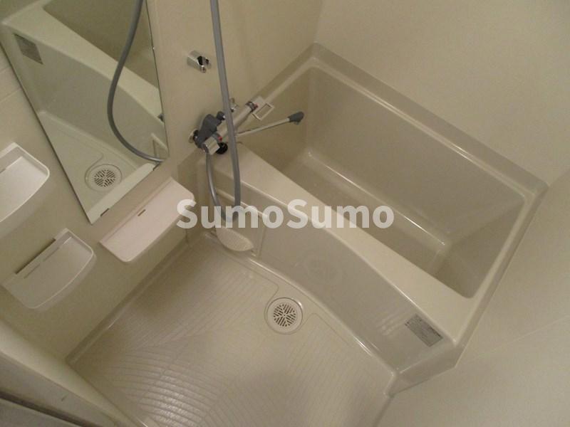 バス・シャワールーム　コンパクトで使いやすいお風呂です