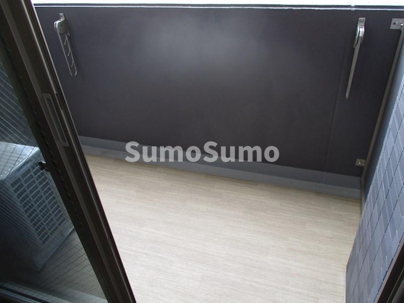 バルコニー　暖かな日差しのふりそそぐバルコニー