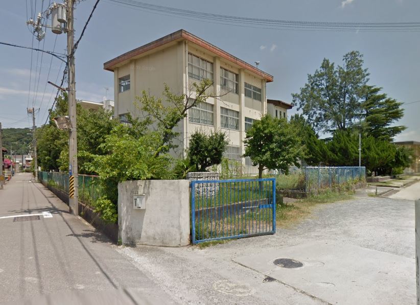 小学校　海南市立日方小学校（小学校）まで792m