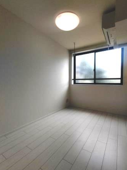 居室・リビング　☆明るい洋室☆