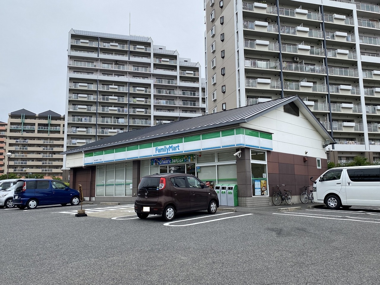 コンビニ　ファミリーマート新在家南町一丁目店（コンビニ）まで423m