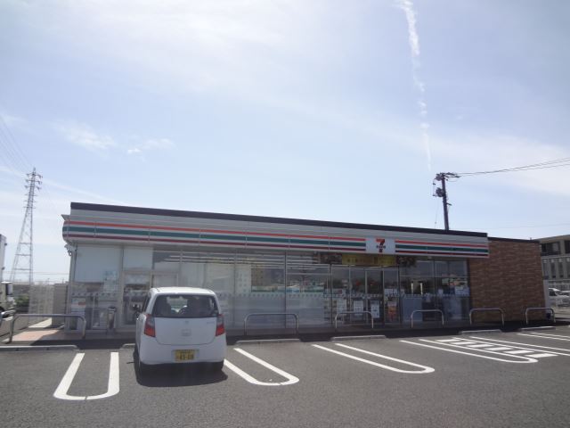 コンビニ　セブンイレブン（コンビニ）まで710m