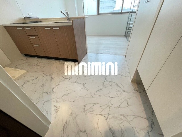 玄関　下駄箱収納有り