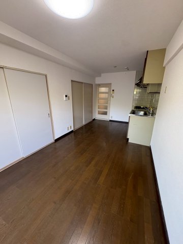 居室・リビング　こちらのリビングで趣味の時間をお楽しみください